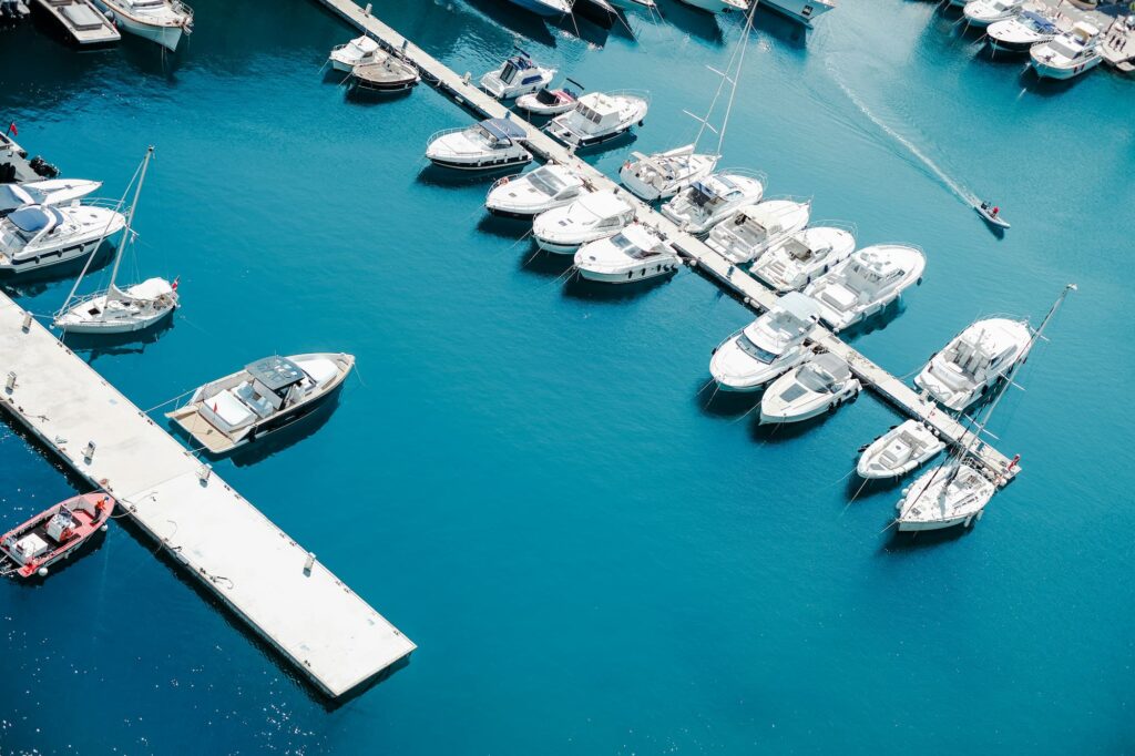 Visit the marina at Canyon Lake.